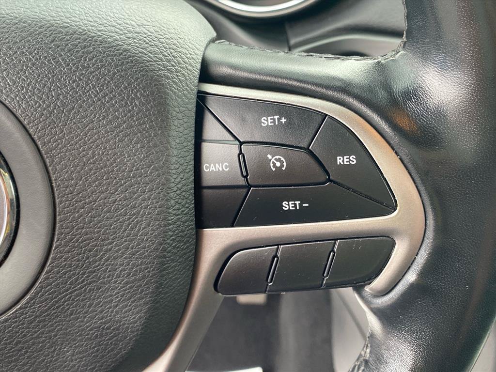 Used 2021 Jeep Grand Cherokee Laredo X AWD/4WD image 18