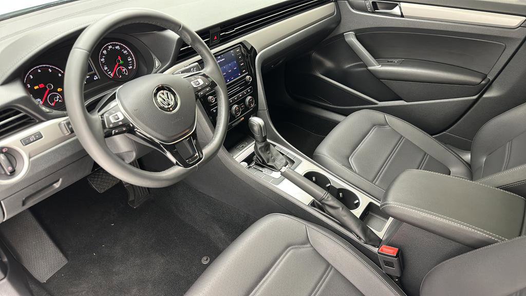 Used 2022 Volkswagen Passat 2.0T SE FWD image 12