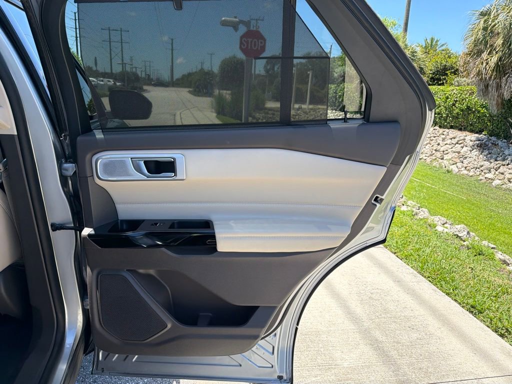 Used 2021 Ford Explorer Platinum w/ Equipment Group 601A AWD/4WD image 22