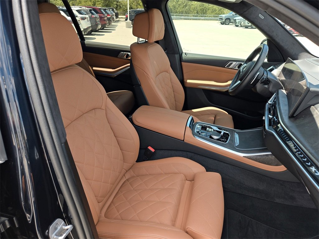 Used 2025 BMW X7 xDrive40i w/ M Sport Package image 28