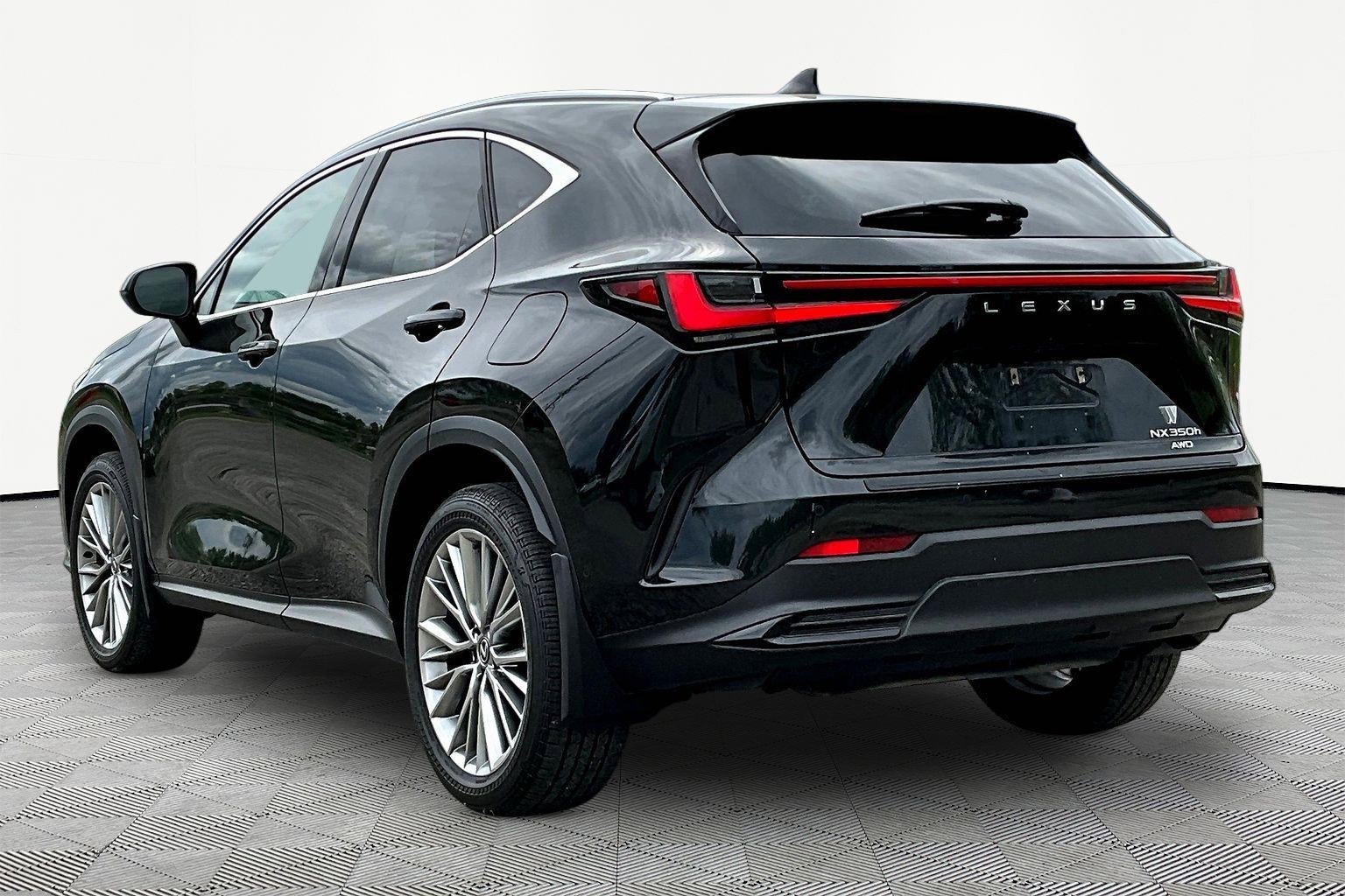 Used 2025 Lexus NX 350h AWD w/ Accessory Package (2T) image 4