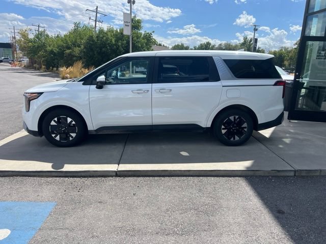 Used 2026 Kia Carnival LXS FWD image 5