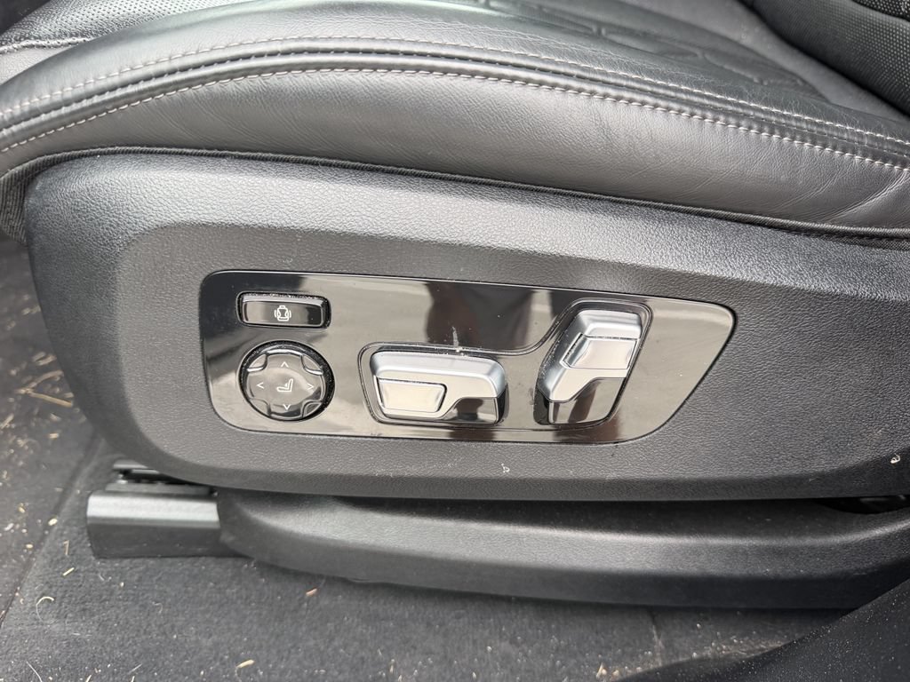 Used 2025 BMW X5 xDrive50e AWD/4WD image 13
