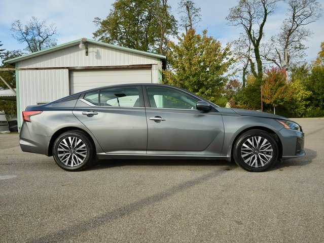 Used 2023 Nissan Altima 2.5 SV w/ SV Premium Package image 7