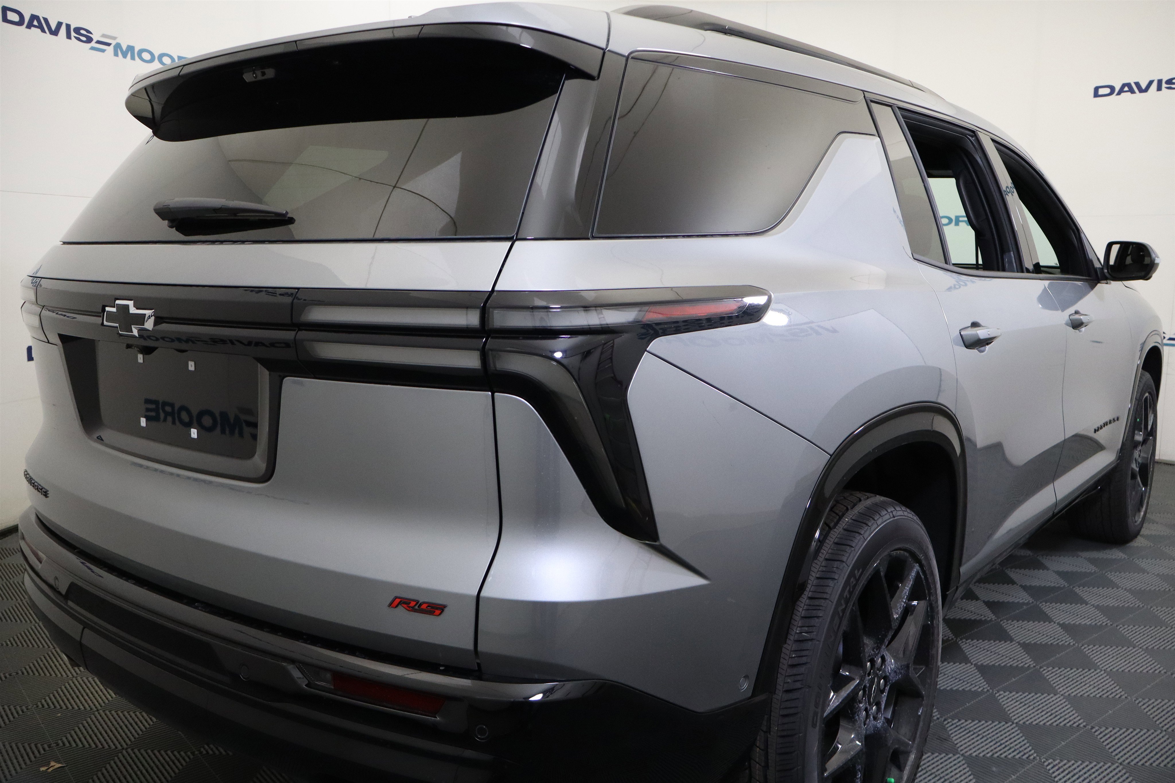 New 2026 Chevrolet Traverse RS w/ LPO, Floor Liner Package FWD image 5