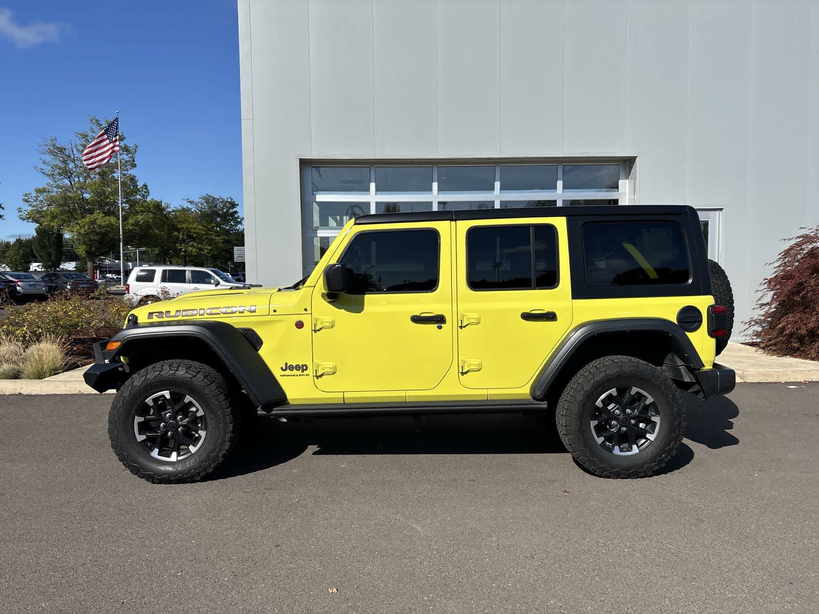 Used 2024 Jeep Wrangler Unlimited Rubicon w/ Technology Group AWD/4WD image 2
