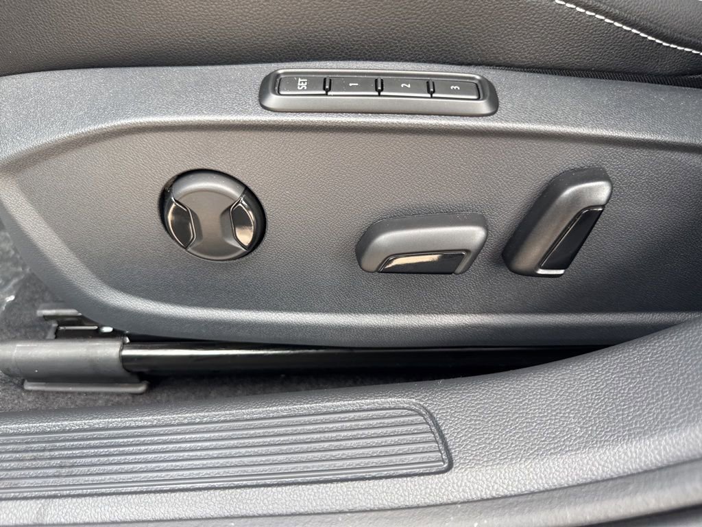 New 2025 Volkswagen Jetta SEL image 15