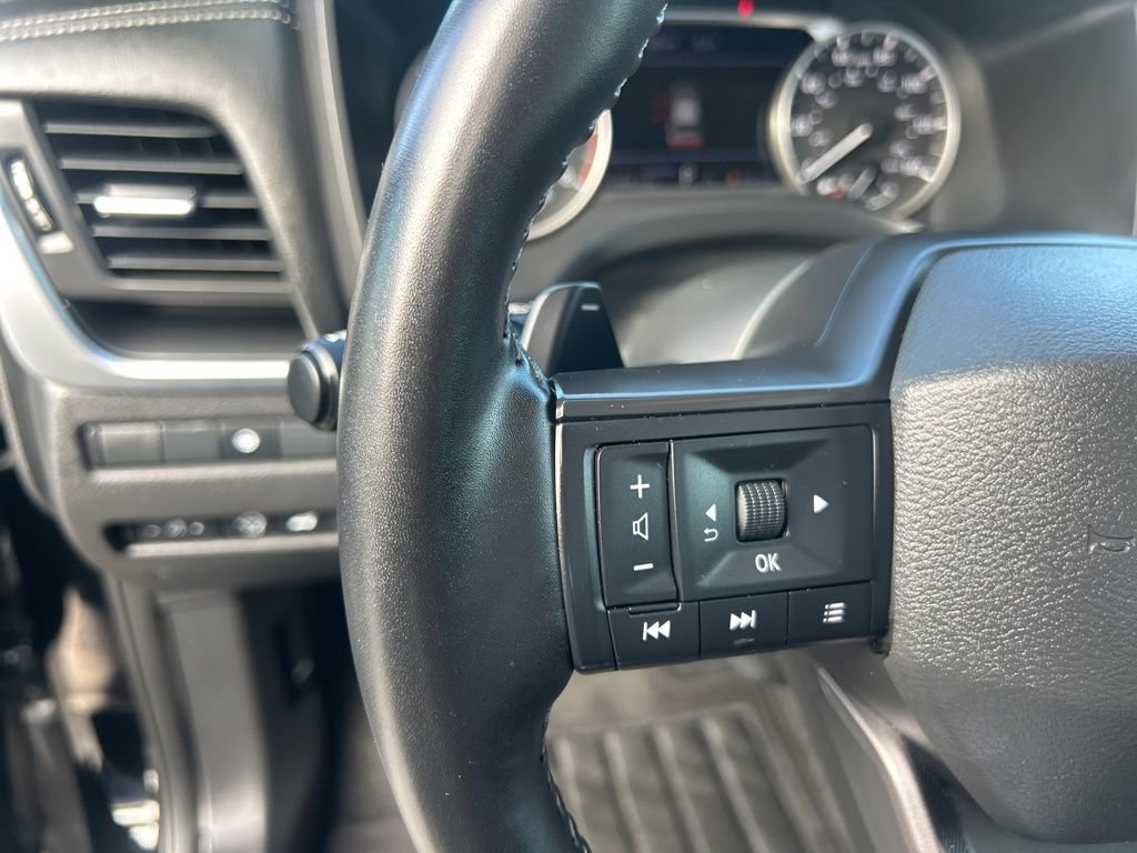 Used 2025 Nissan Rogue SV image 17