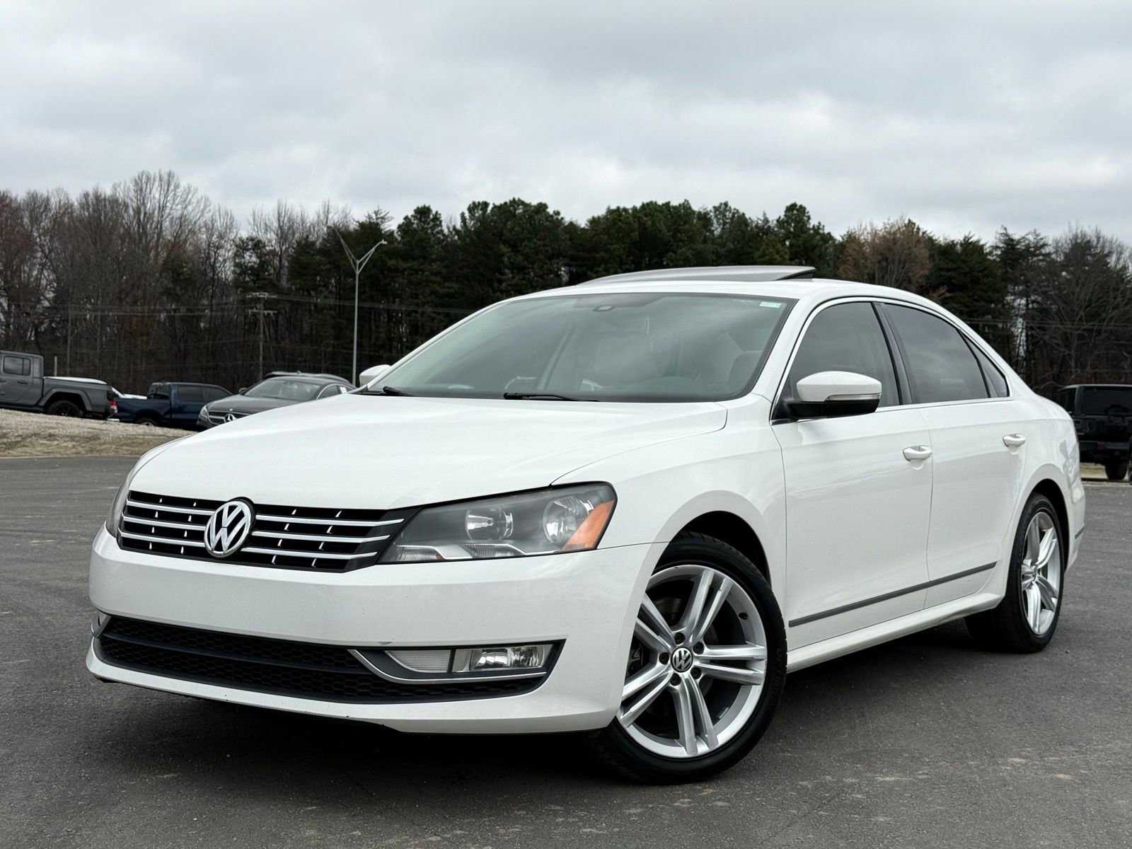 Used 2014 Volkswagen Passat 1.8T SEL Premium image 1