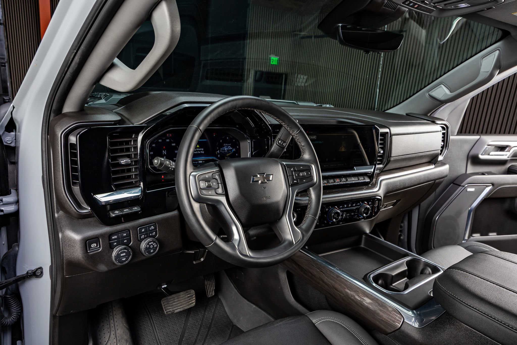 Used 2024 Chevrolet Silverado 2500 LTZ w/ LTZ Plus Package image 17