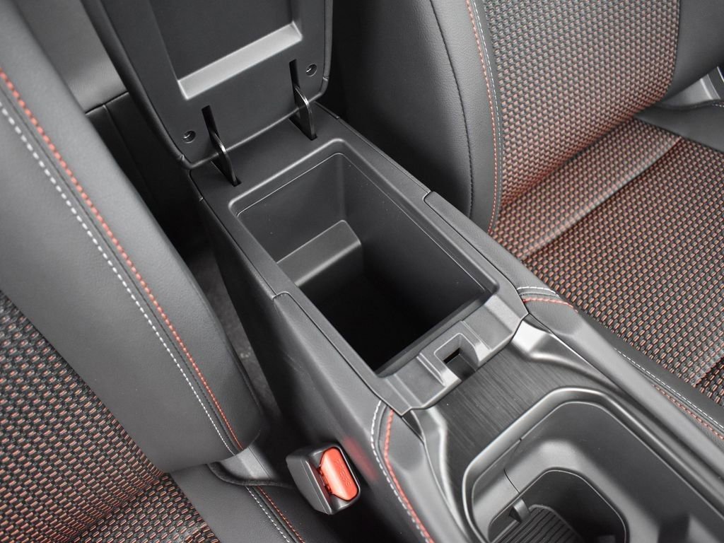 New 2025 Nissan Kicks SR AWD/4WD image 24