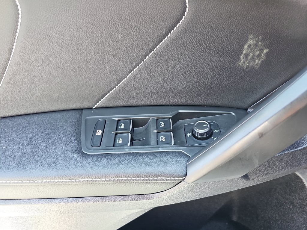 Used 2023 Volkswagen Tiguan SE FWD image 26