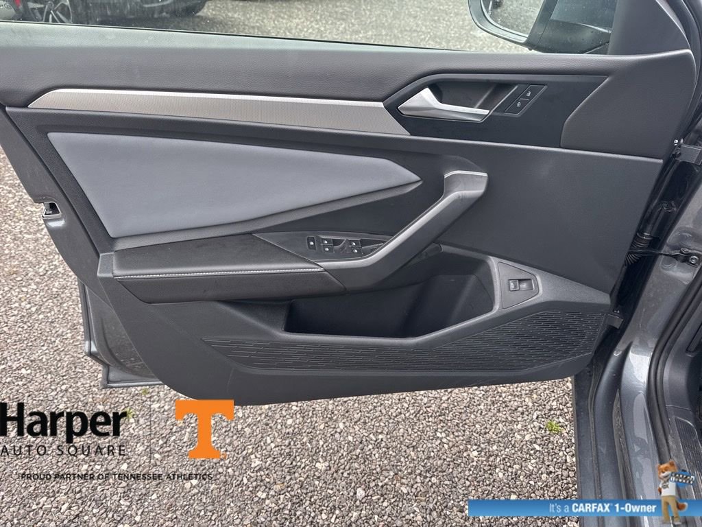 Used 2025 Volkswagen Jetta SE w/ Sunroof Package FWD image 18