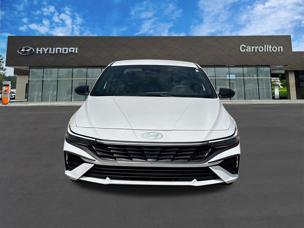 Used 2025 Hyundai Elantra Sport image 2