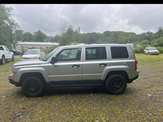 Used 2011 Jeep Patriot Sport AWD/4WD image 5