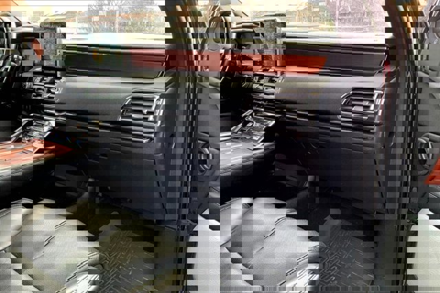 Used 2020 Lincoln Navigator Reserve w/ Luxury Package image 15