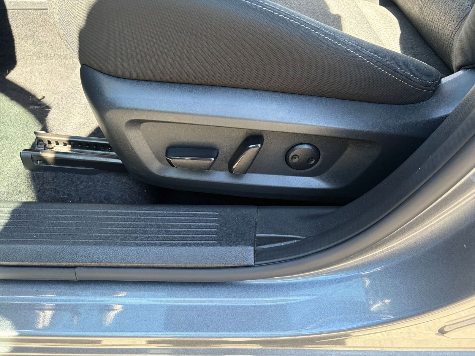Used 2025 Nissan Rogue SV FWD image 22