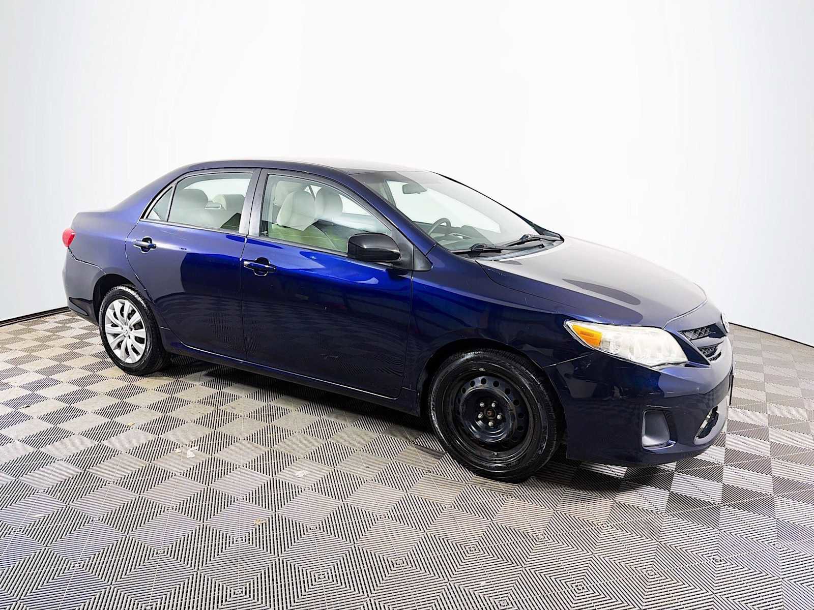 Used 2012 Toyota Corolla LE image 3