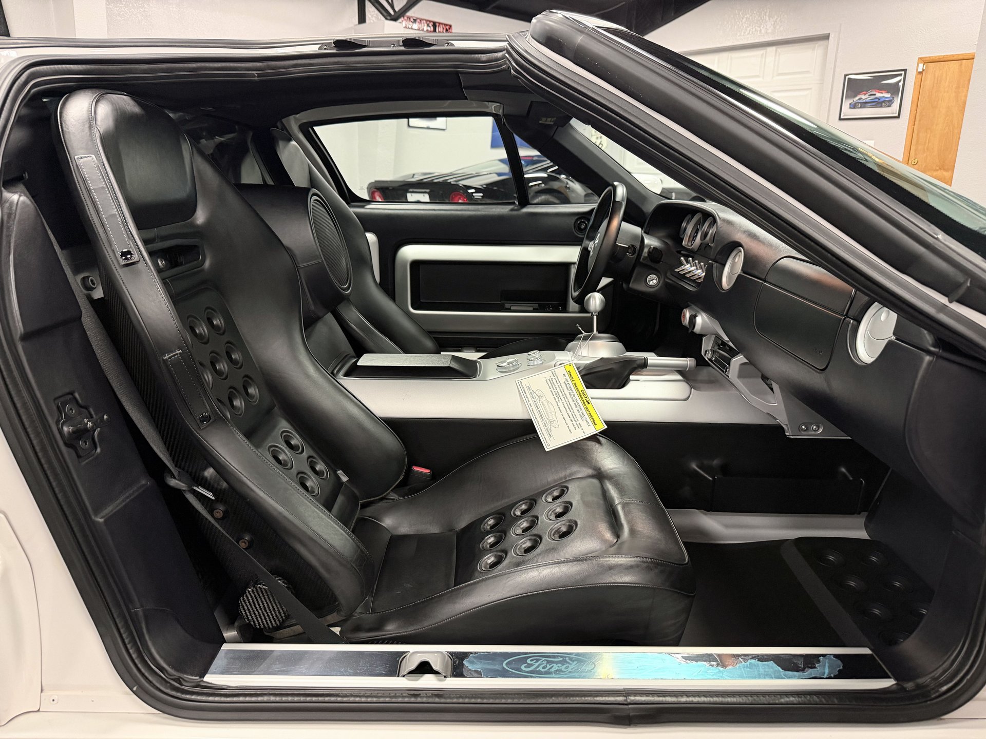 Used 2005 Ford GT RWD image 26