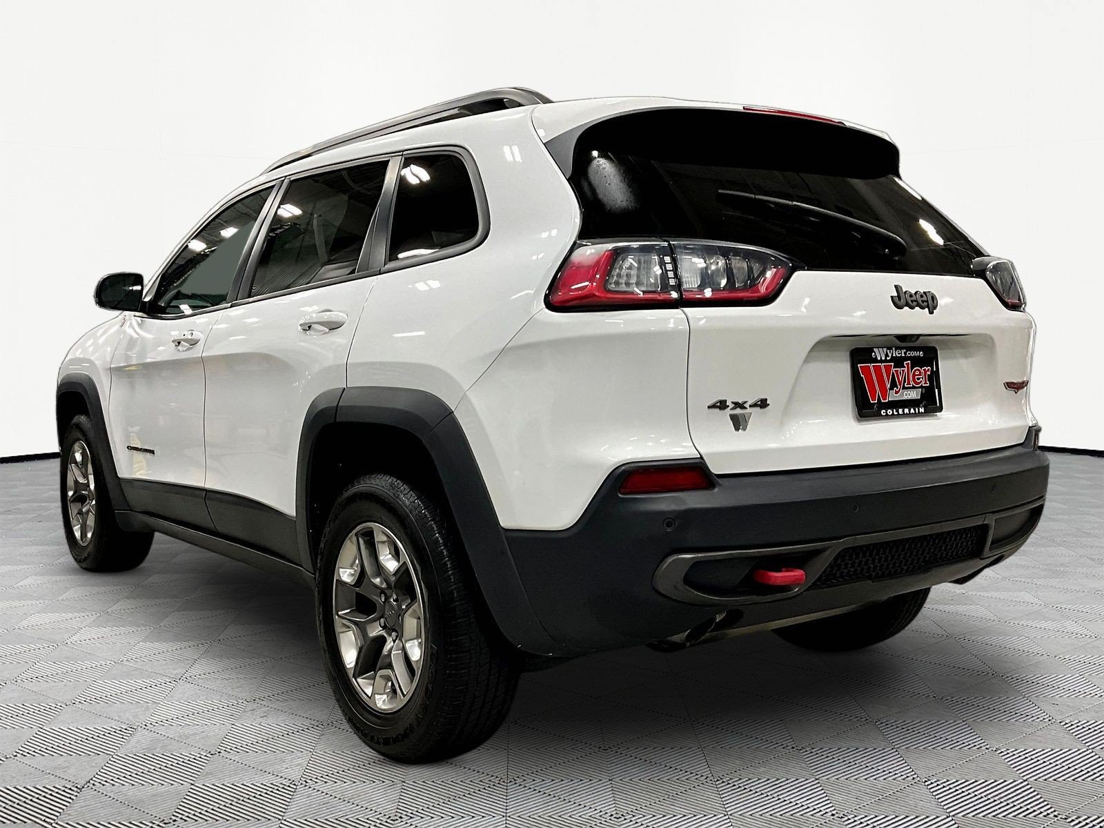 Used 2019 Jeep Cherokee Trailhawk AWD/4WD image 4