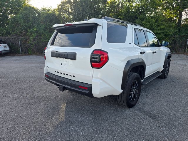 Used 2025 Toyota 4Runner SR5 AWD/4WD image 4
