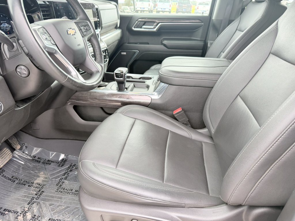 Used 2024 Chevrolet Silverado 1500 LTZ AWD/4WD image 8