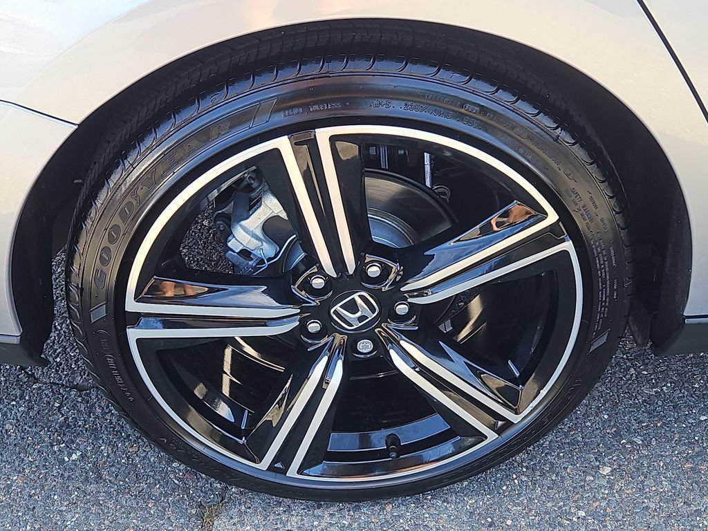 Used 2025 Honda Accord Sport image 9