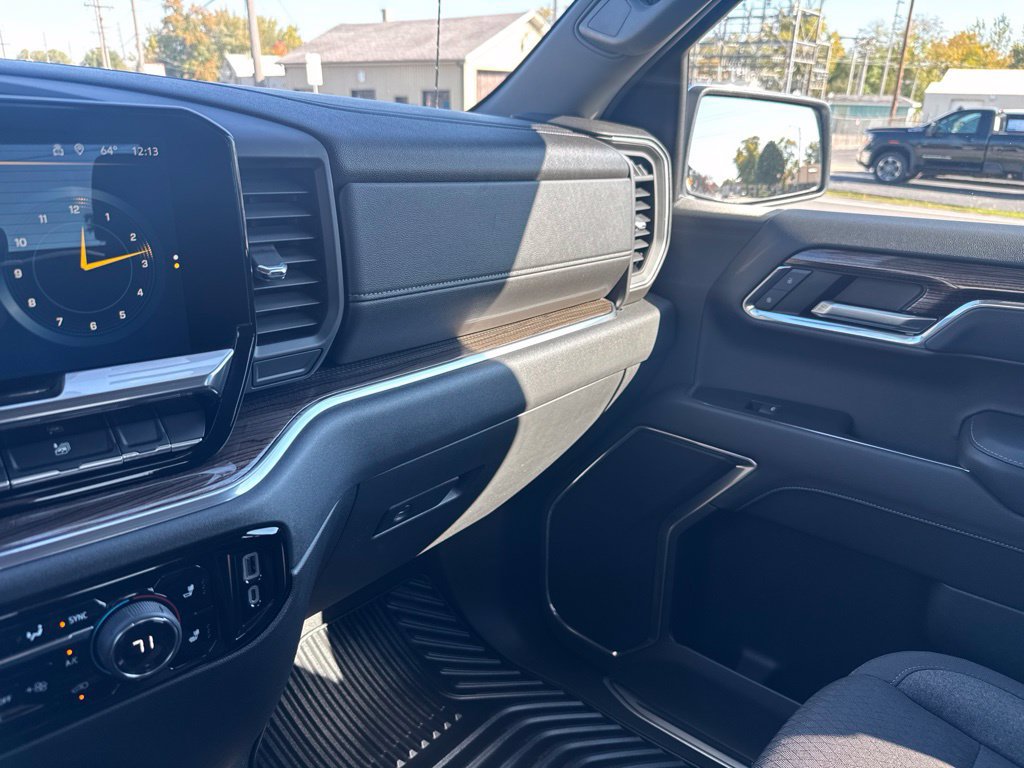 Used 2023 Chevrolet Silverado 1500 LT AWD/4WD image 38