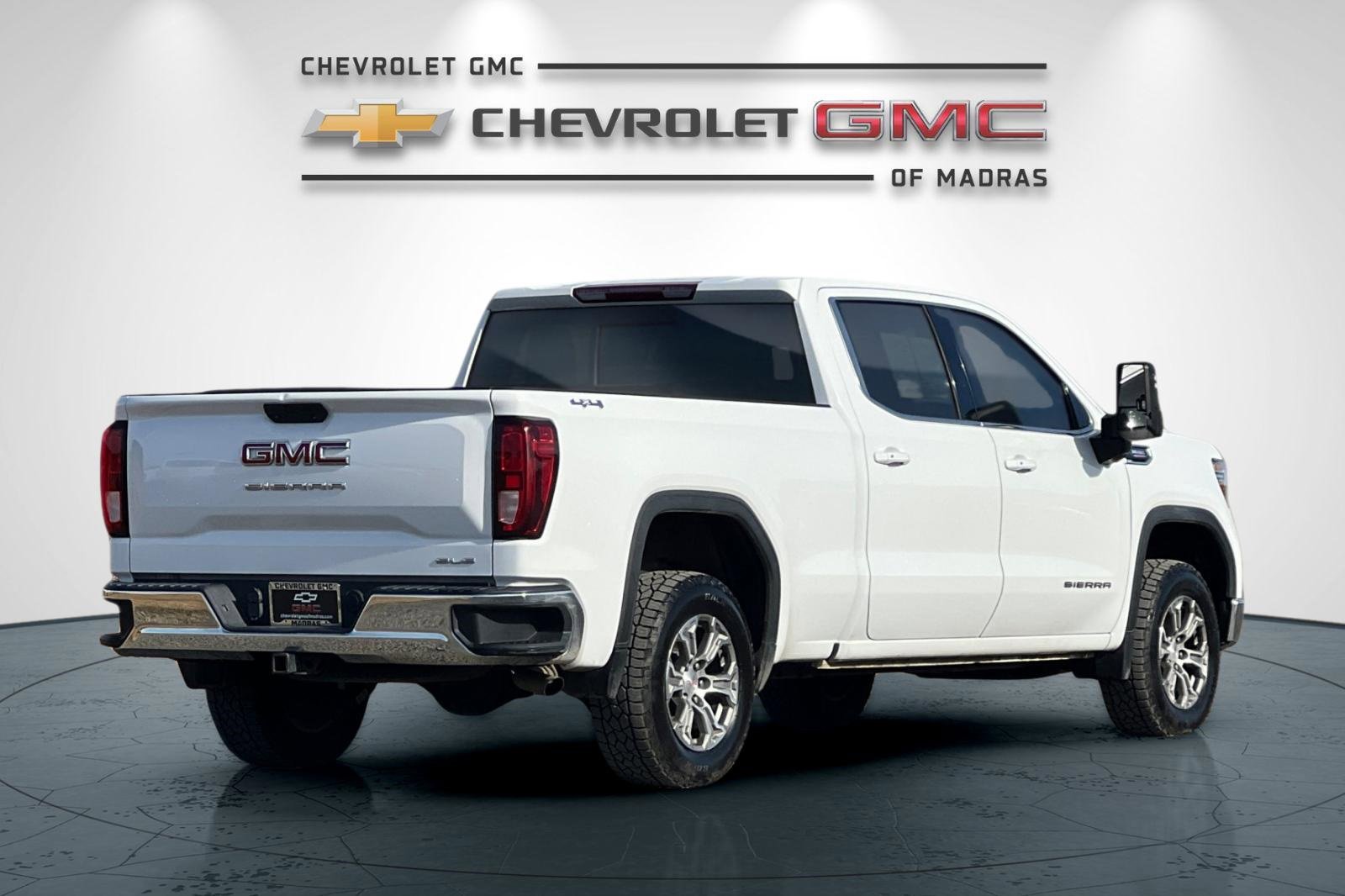 Used 2020 GMC Sierra 1500 SLE w/ SLE Value Package image 3