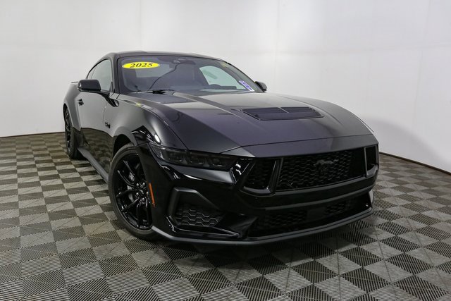 Used 2025 Ford Mustang GT Premium image 3