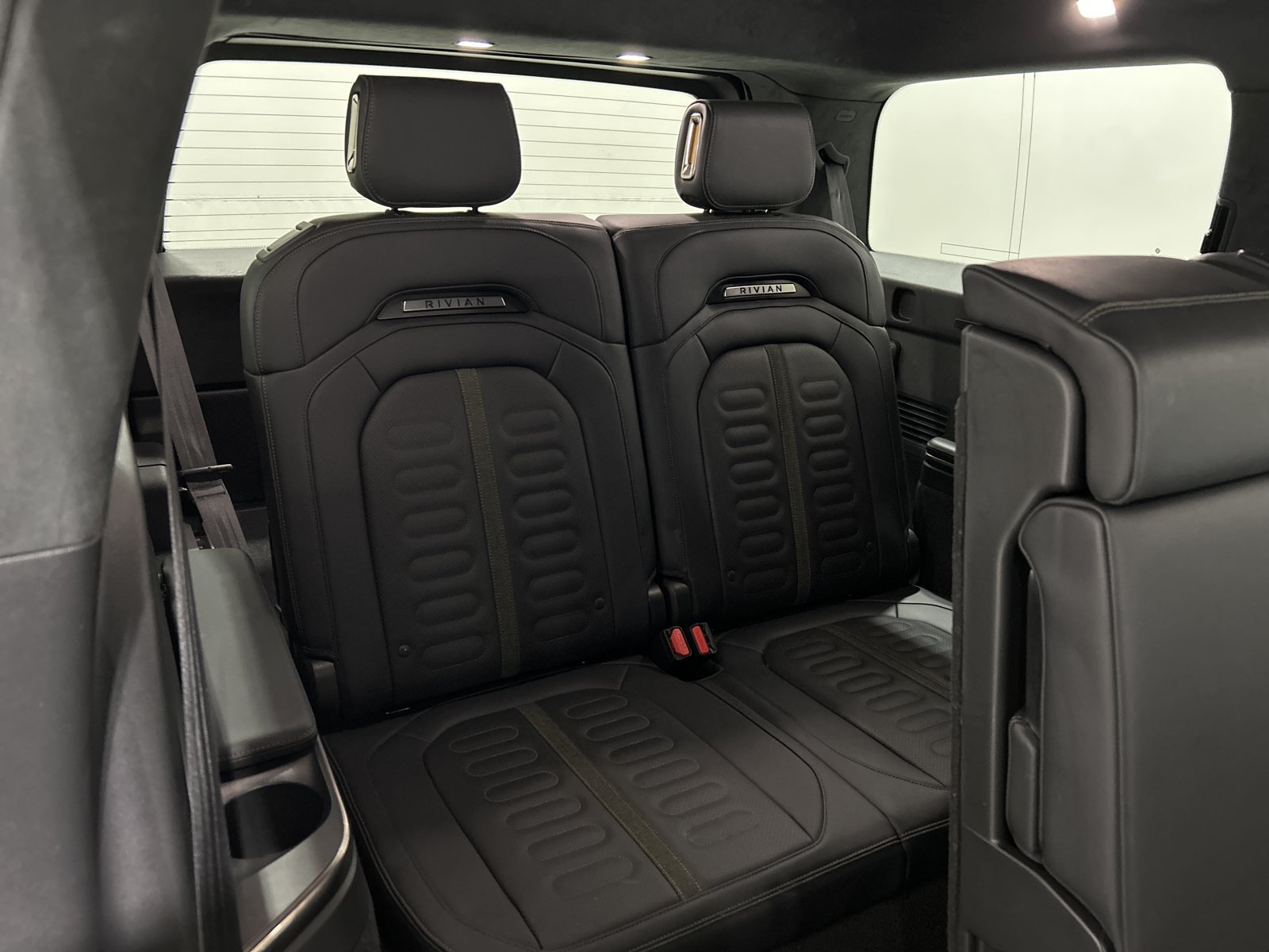 Used 2024 Rivian R1S Adventure AWD/4WD image 25