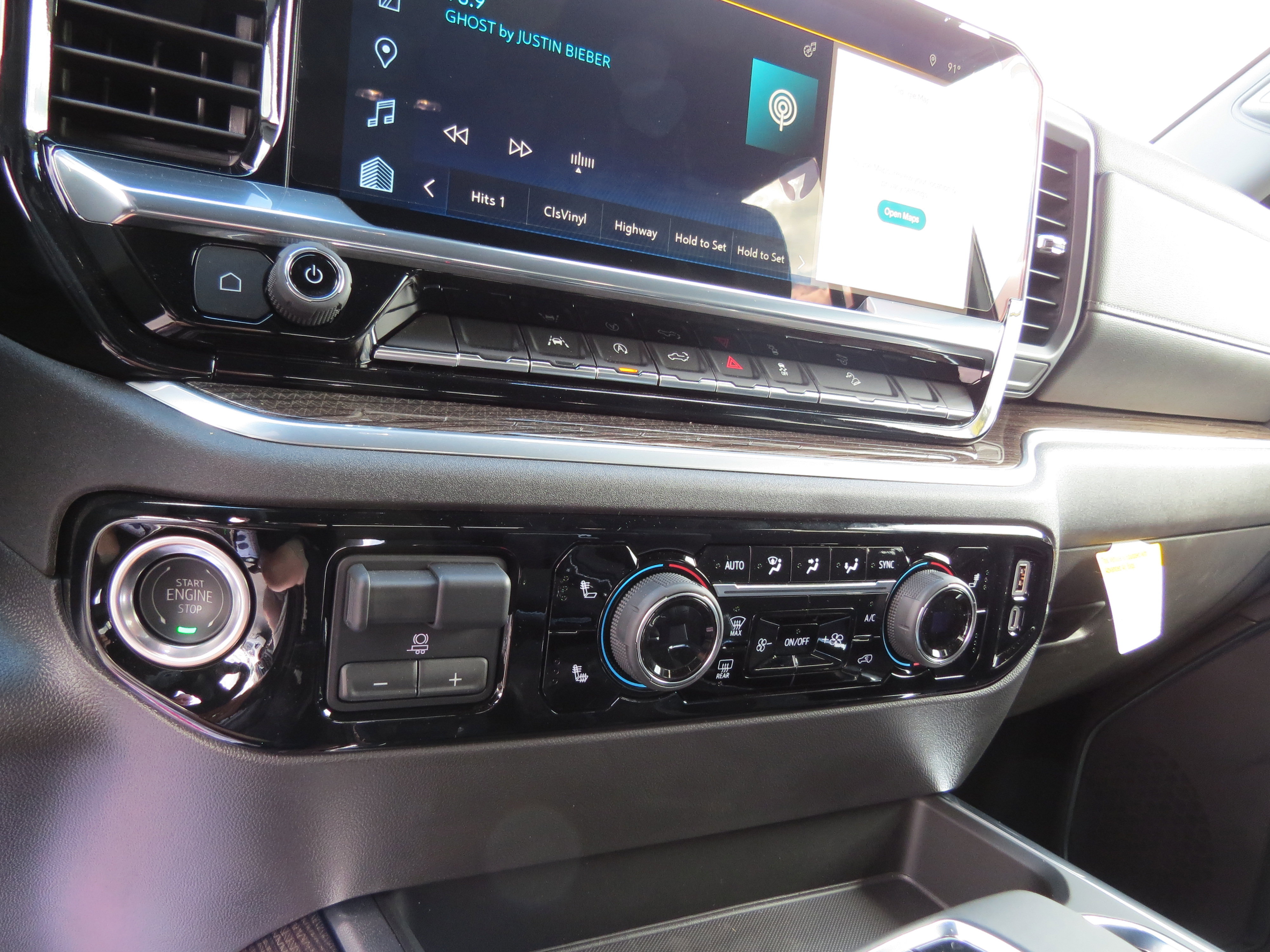 Used 2025 Chevrolet Silverado 2500 LT w/ Convenience Package image 9