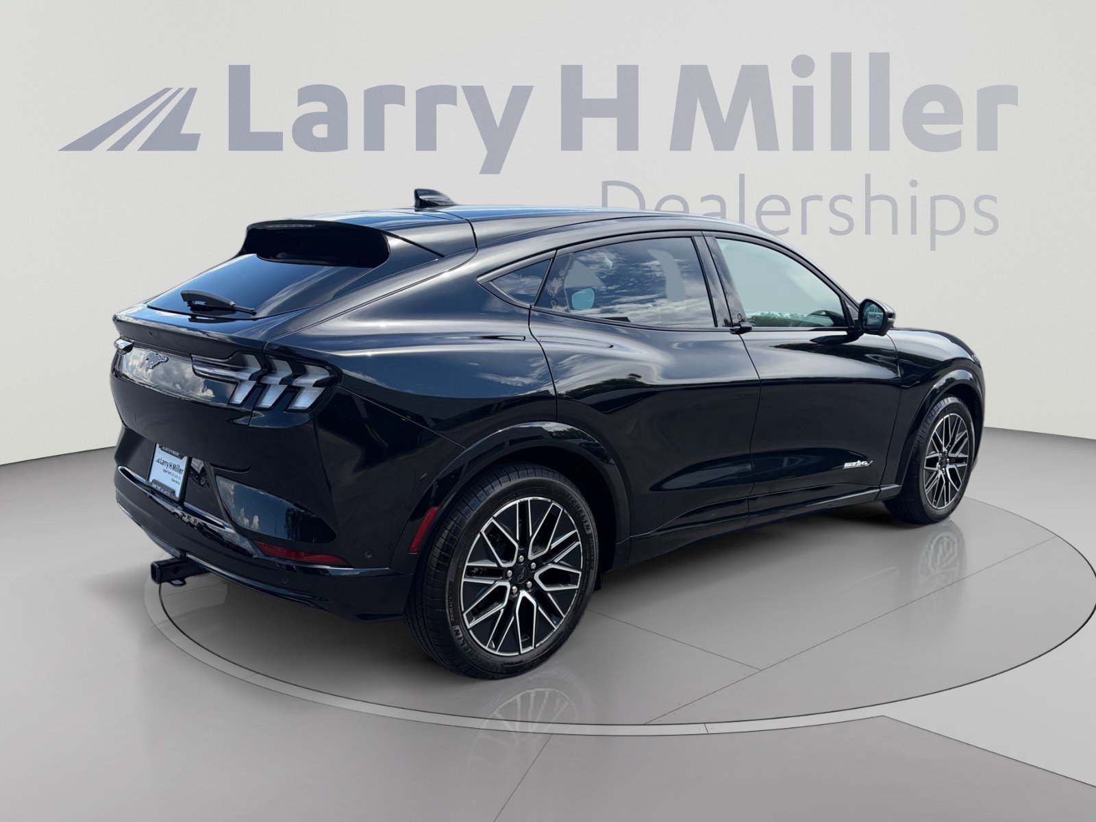 Certified 2024 Ford Mustang Mach-E Premium AWD/4WD image 5