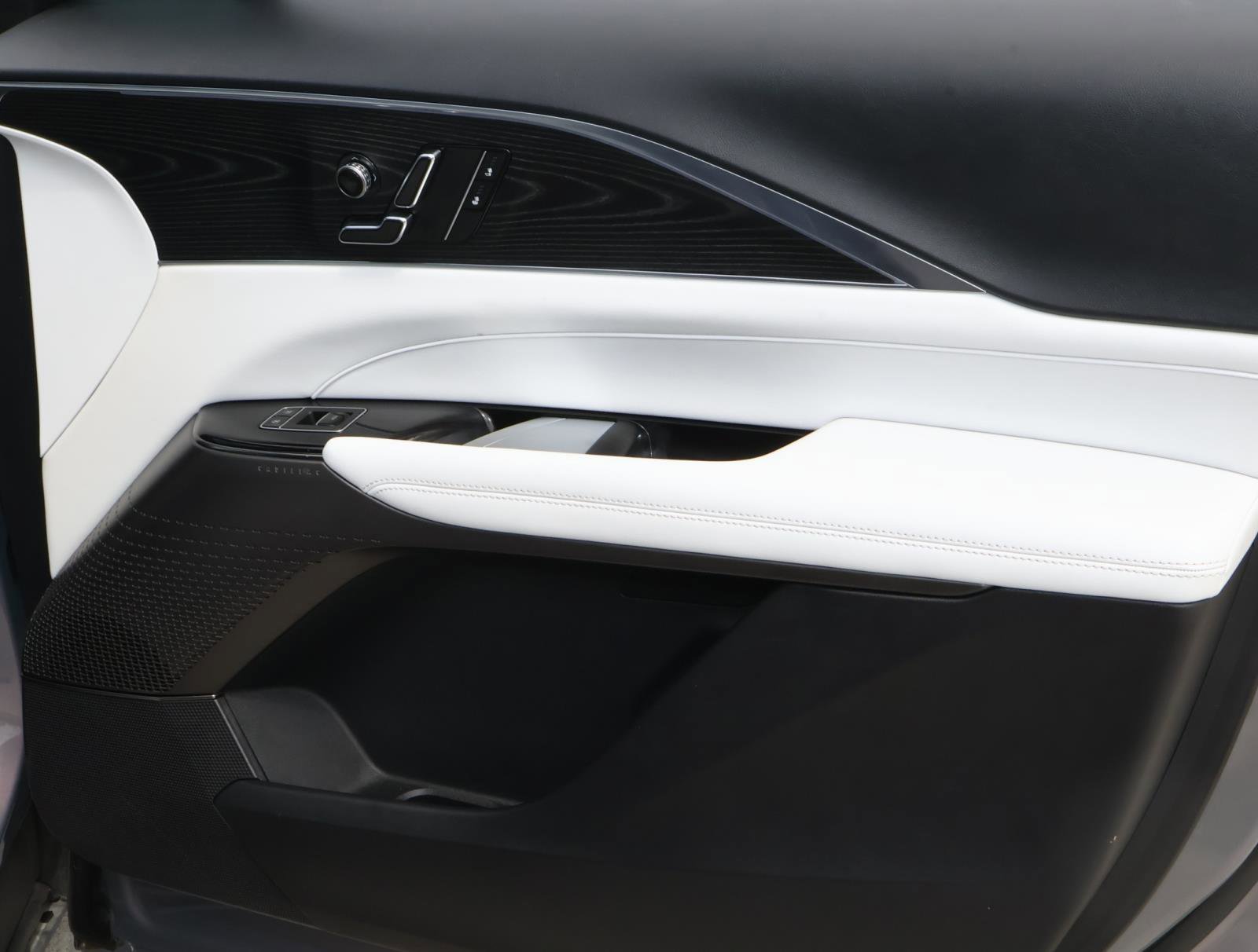 Certified 2024 Cadillac Lyriq Sport RWD image 21