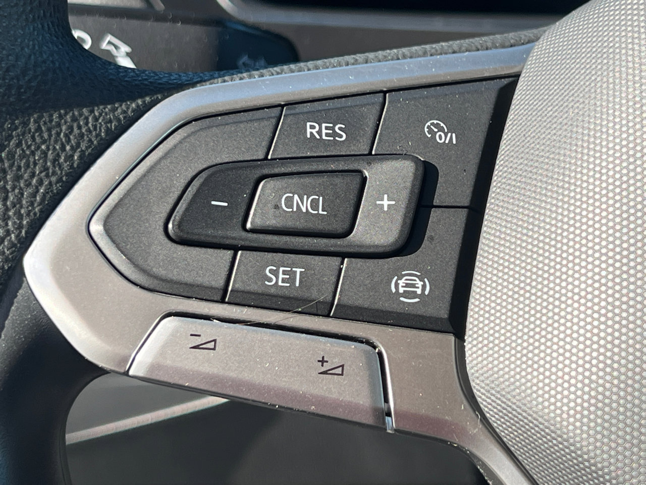 Used 2022 Volkswagen Tiguan S image 19