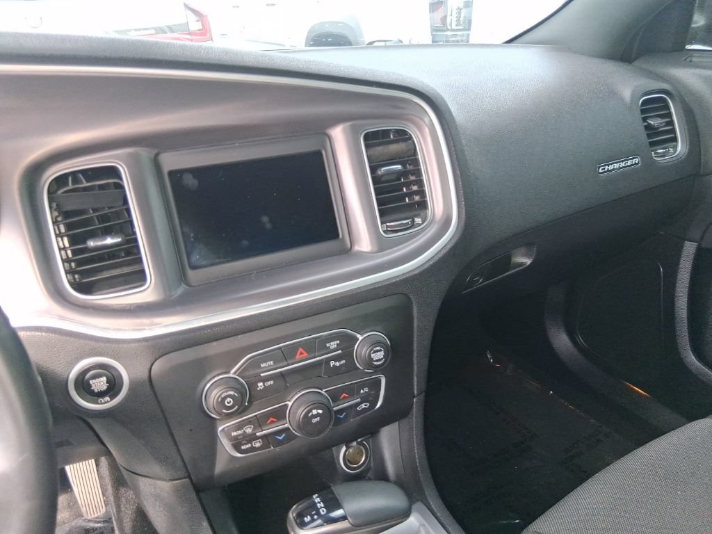 Used 2019 Dodge Charger SXT RWD image 8