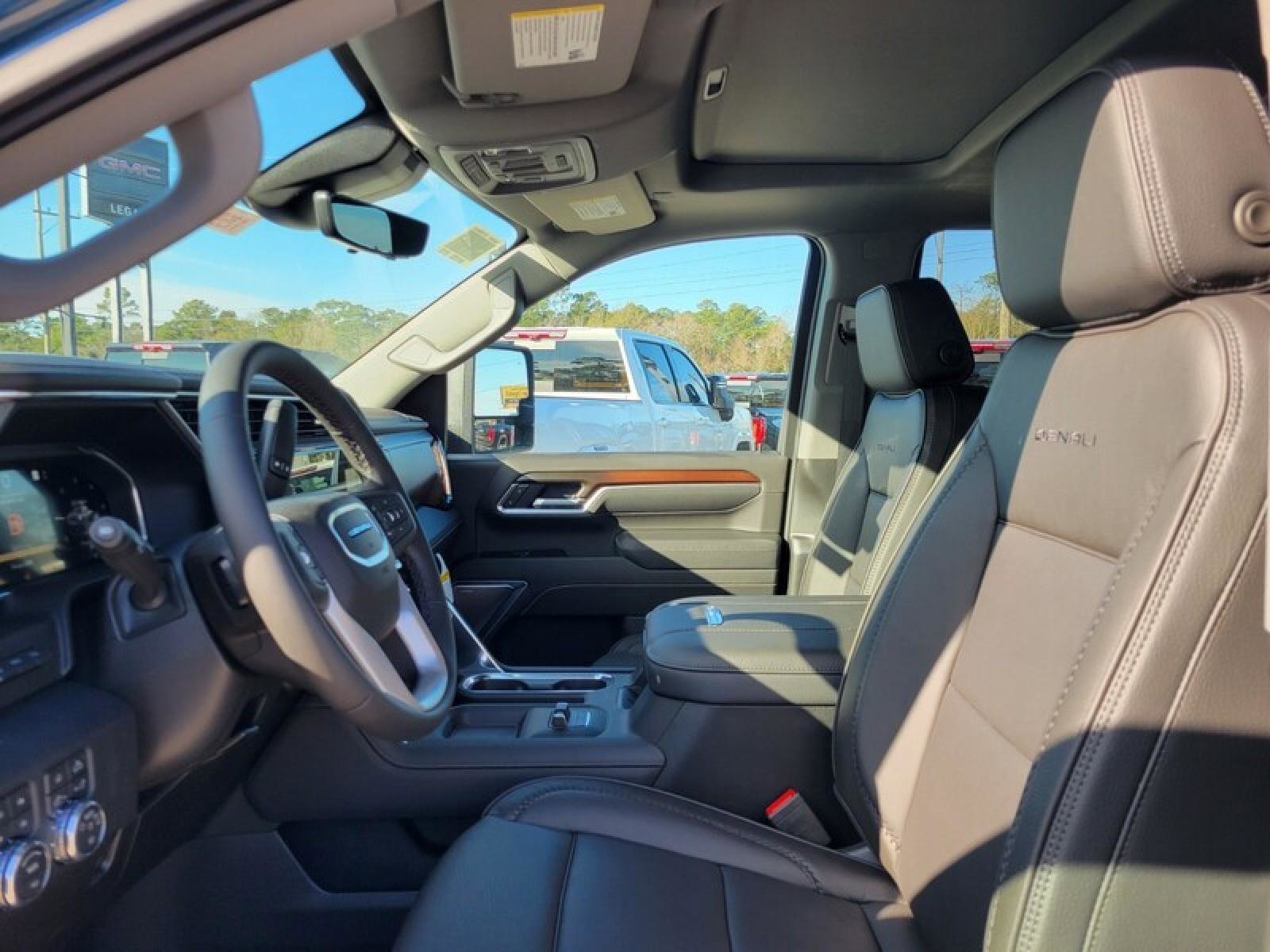 New 2026 GMC Sierra 2500 Denali w/ Denali Reserve Package image 9