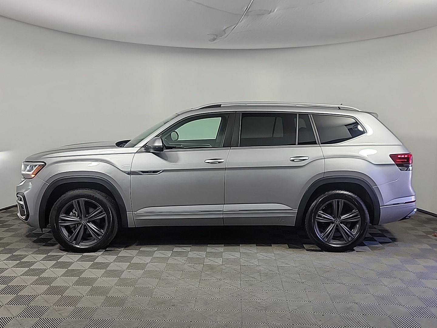 Used 2022 Volkswagen Atlas SEL R-Line image 11