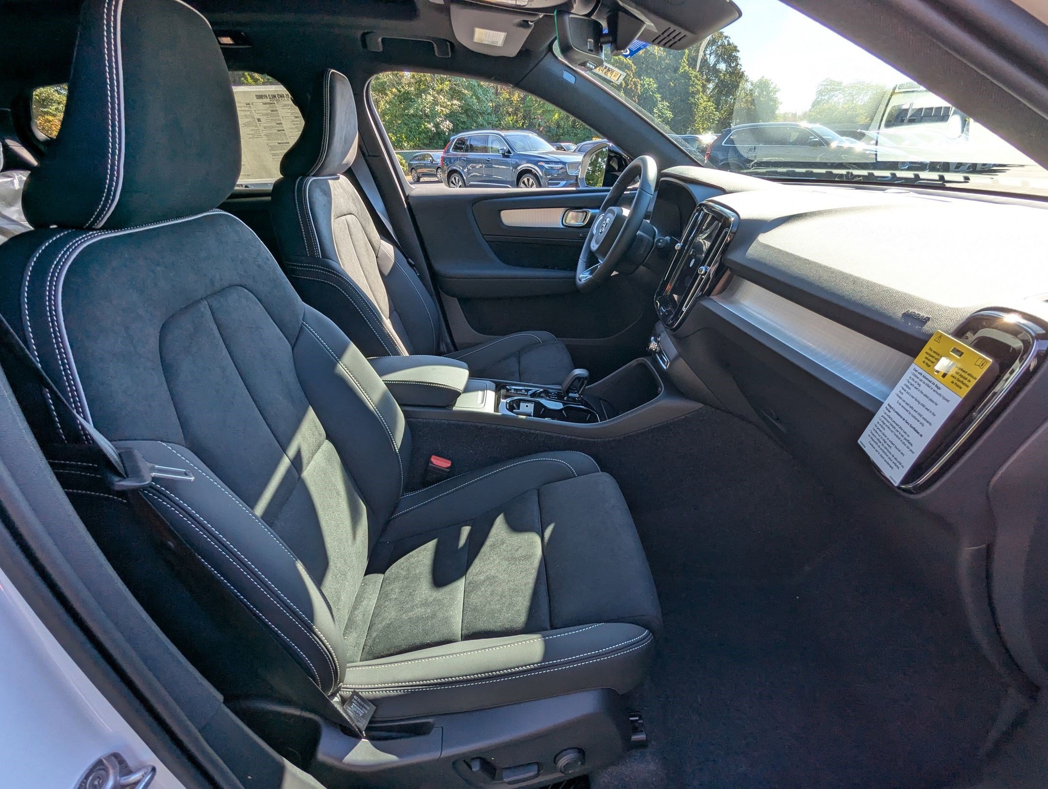 New 2026 Volvo XC40 B5 Ultra w/ Protection Package Premier image 23