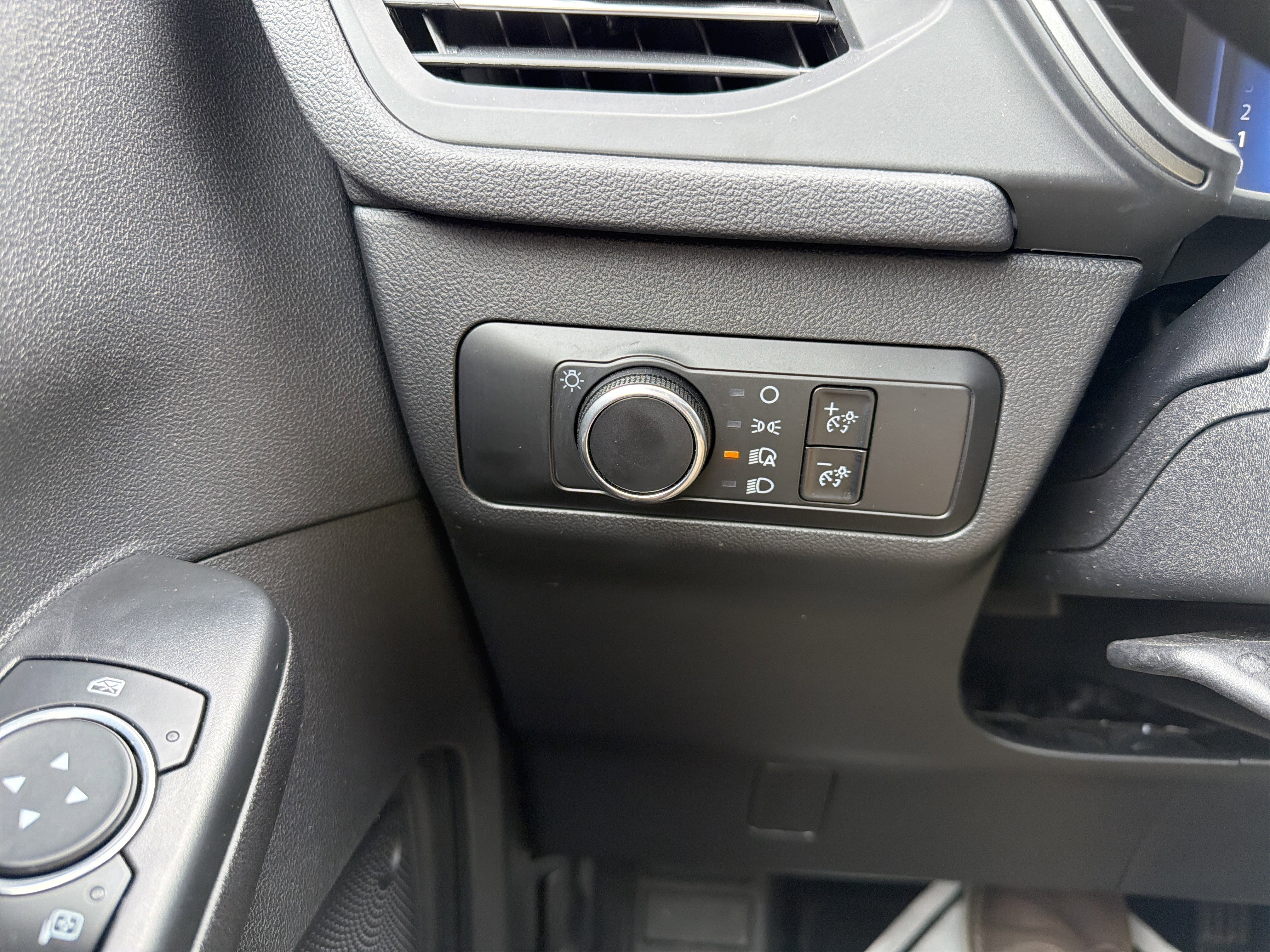 Used 2025 Ford Escape Active AWD/4WD image 28