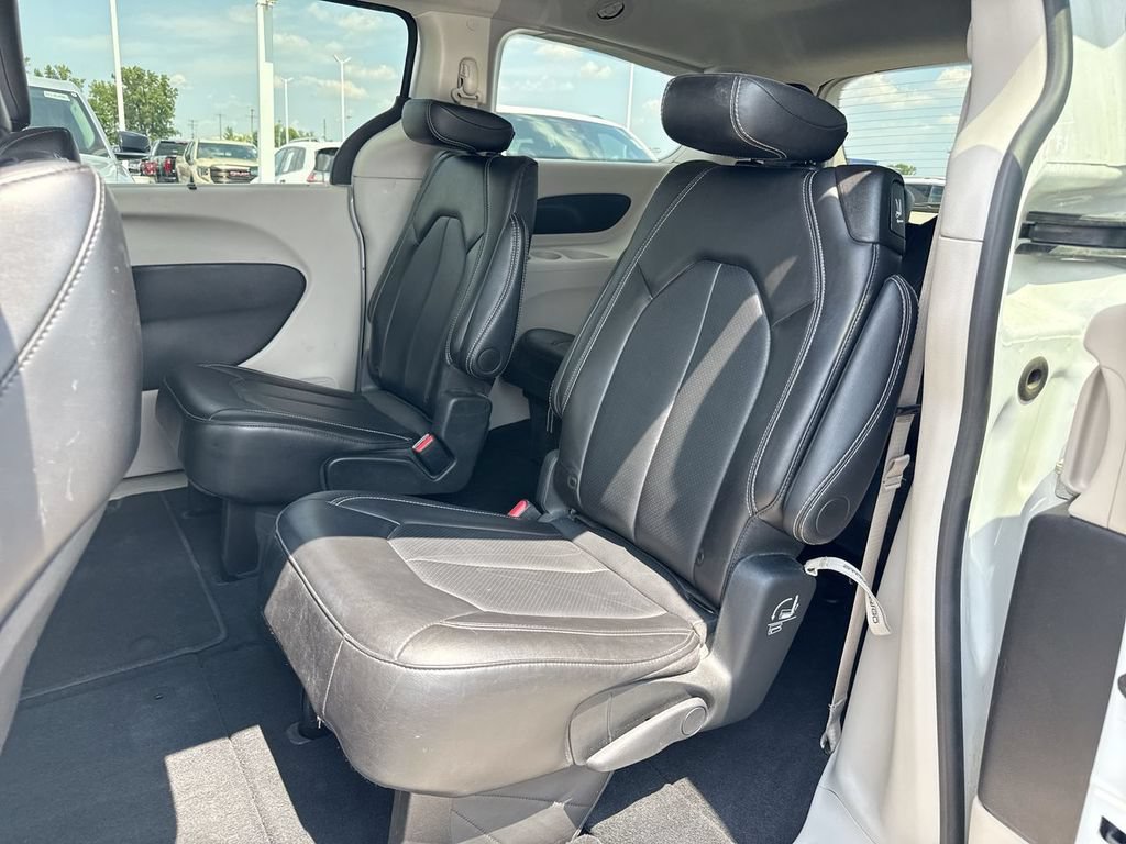 Used 2024 Chrysler Pacifica Touring-L FWD image 22