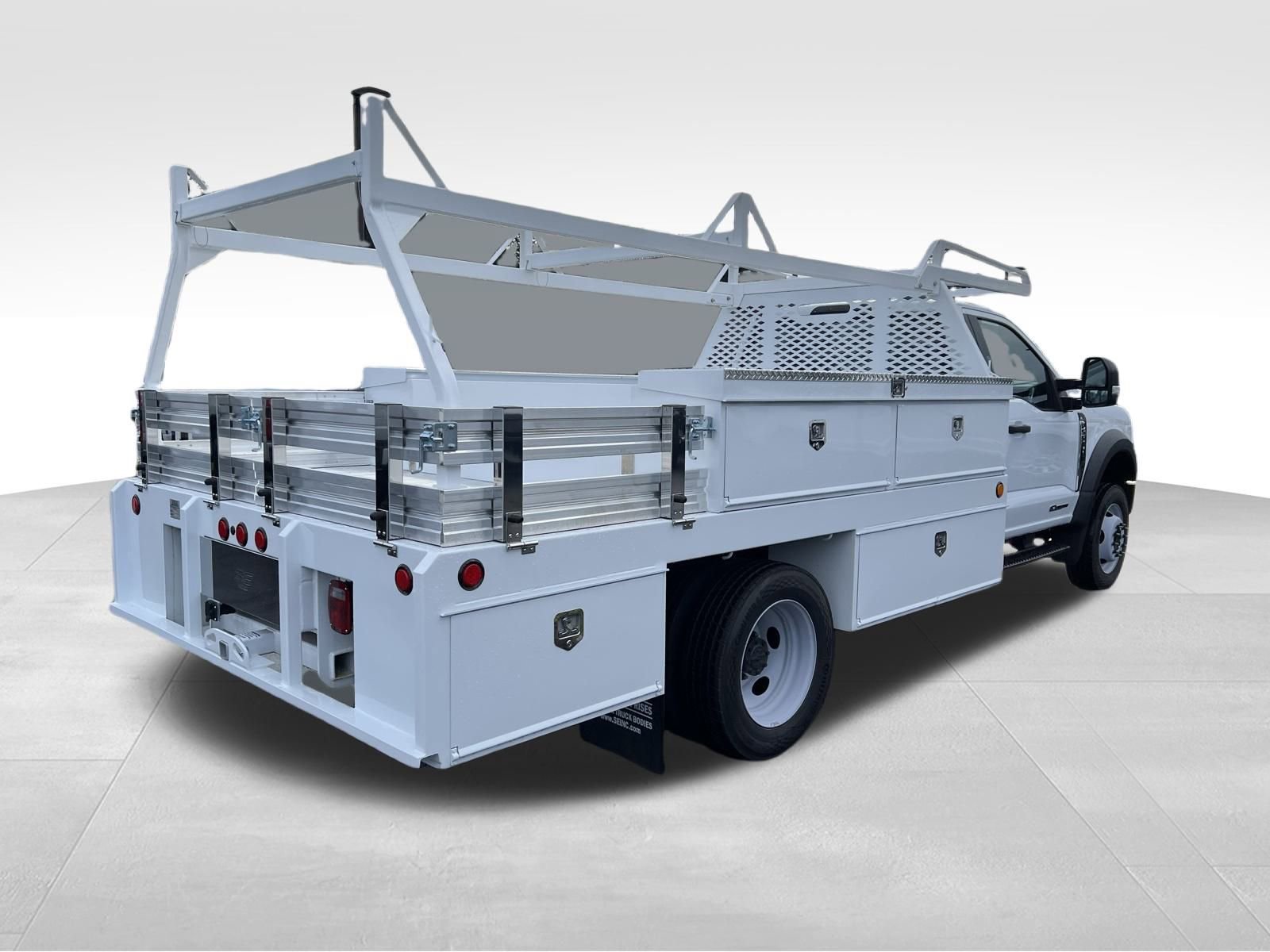 Used 2024 Ford F550 2WD Regular Cab Super Duty image 5