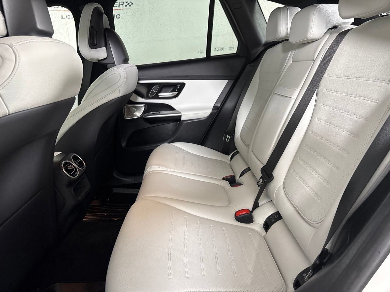 Used 2025 Mercedes-Benz GLC 300 4MATIC image 24