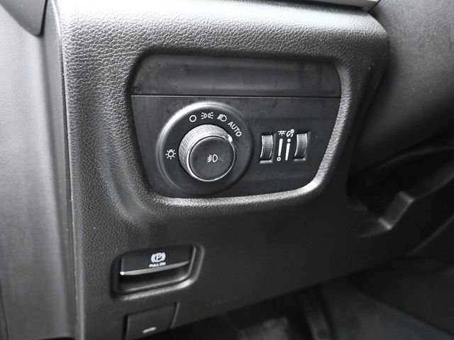 Used 2023 Jeep Grand Cherokee Limited w/ Black Appearance Package image 15