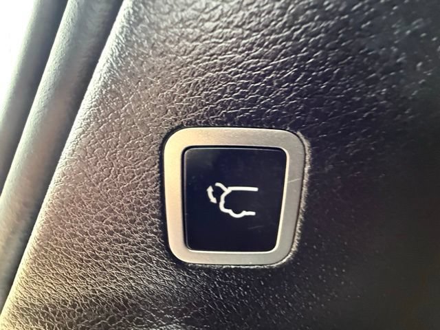 Used 2025 Chrysler Pacifica Limited FWD image 16