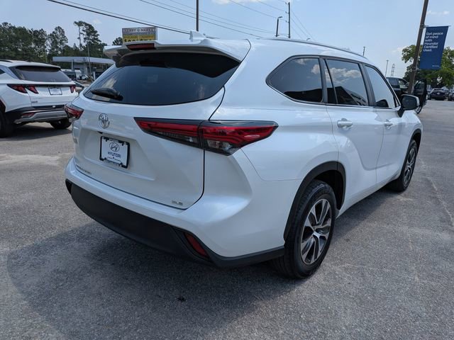 Used 2023 Toyota Highlander XLE image 4