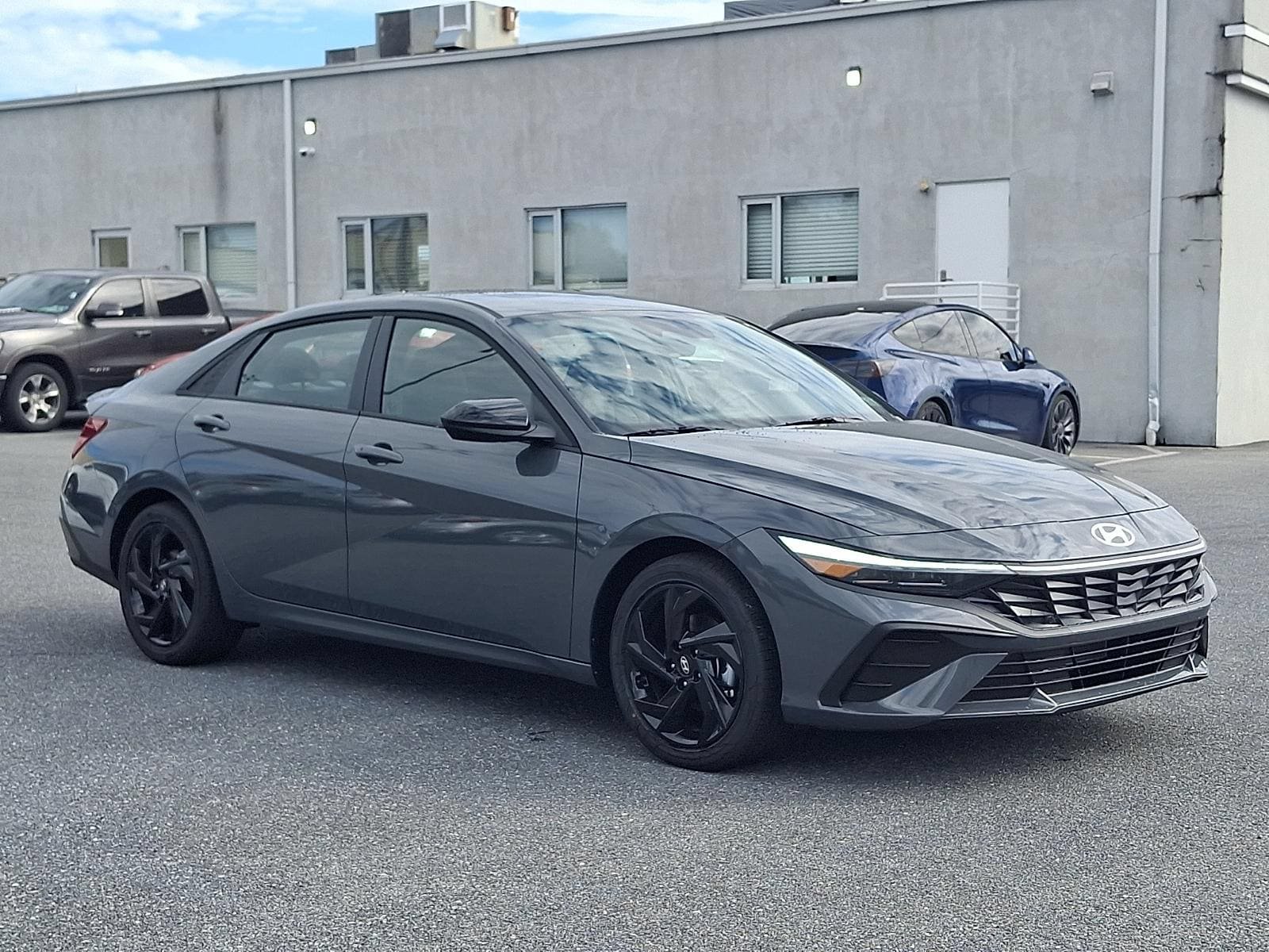 New 2026 Hyundai Elantra SEL Sport FWD image 2