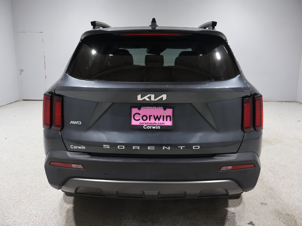 Used 2022 Kia Sorento S AWD/4WD image 3