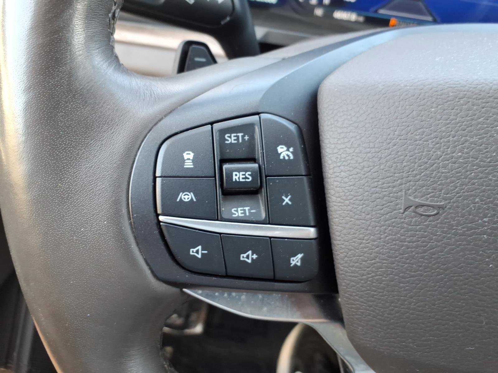 Used 2020 Ford Explorer Platinum w/ Premium Technology Package image 26