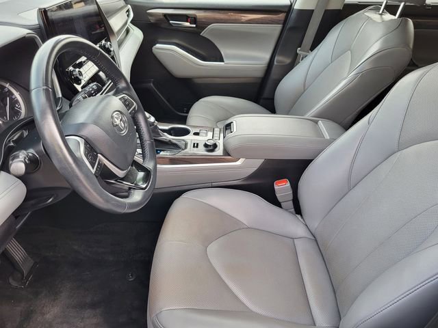 Used 2022 Toyota Highlander Limited image 12